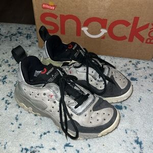 Youth Jordan shoes. Good Used Condition